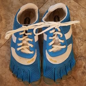 Vibram toes shoes